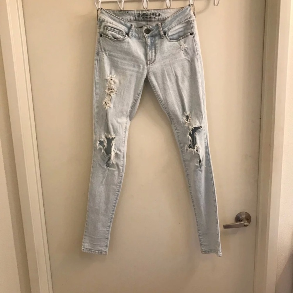 Bullhead Destroyed Skinny Jeans